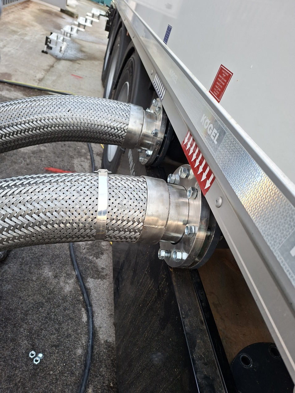 Fotos vom Aufbau der Mobilen Heizanlage