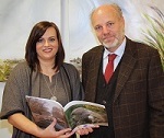 Naturschutz-Landesrätin Astrid Eisenkopf und Fischotter-Ombudsmann Dr. Kranz