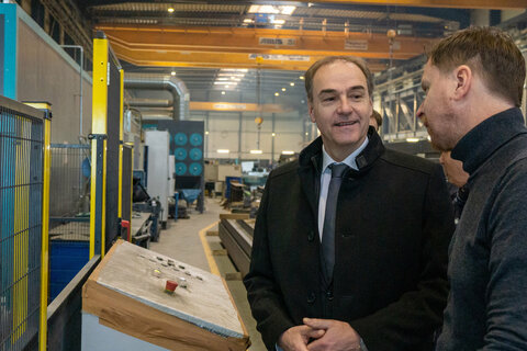Landesrat Dr. Leonhard Schneemann besuchte das Unternehmen Unger Stahlbau in Oberwart.