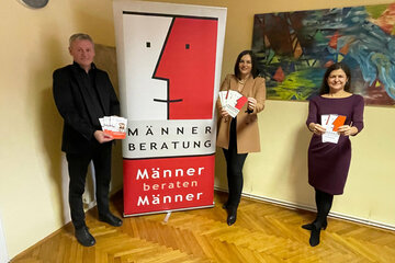 Landeshauptmann-Stellvertreterin Astrid Eisenkopf (Mitte) besuchte mit der steirischen Landesrätin Doris Kampus die Männerberatungsstelle Oberwart und ließ sich von Christian Scambor, Leiter der Gewaltarbeit, über die Arbeit der Männerberatungsstelle informieren.