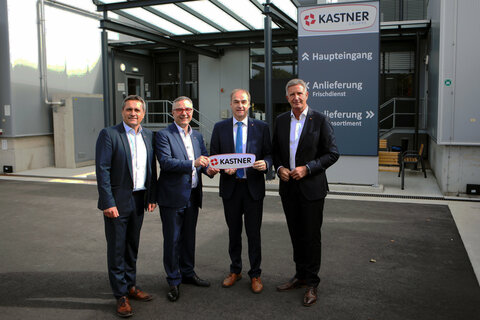 Standortleiter Jennersdorf Ronald Tanczos, Kommerzialrat, Geschäftsführender Gesellschafter, Managing Partner Christof Kastner, Landesrat Dr. Leonhard Schneemann und Landtagsabgeordneter Ewald Schnecker (v.l.).