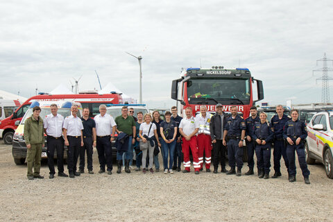 Die Mitarbeiterinnen und Mitarbeiter der BH Neusiedl am See, des Bezirksfeuerwehrkommandos und des Landesfeuerwehrverbandes sowie der Landespolizeidirektion Burgenland sorgen vom neu befestigten Blaulicht Camp aus für sichere Abläufe am Nova Rock 2024.