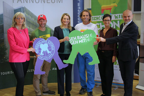 24 Stunden Burgenland Extrem - „School of Walk“: Bürgermeisterin LAbg. Elisabeth Böhm, Veranstalter Tobias Monte, Bildungslandesrätin Mag.a (FH) Daniela Winkler, Veranstalter Michael Oberhauser, Mag.a Alexandra Laminger, Direktorin Pannoneum, und Bildungsdirektor Mag. Heinz Josef Zitz