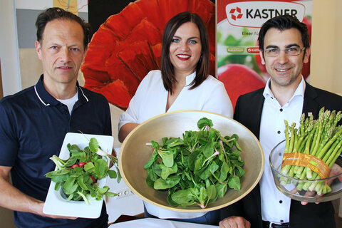Mag. Klaus Buttenhauser, Netzwerk Kulinarik, Landesrätin Mag.a Astrid Eisenkopf und Christian Reisinger, „Der Reisinger“ in Neufeld/Leitha