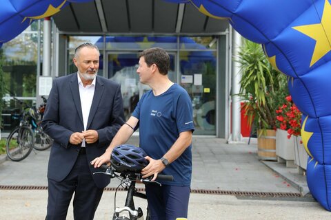 Landeshauptmann Mag. Hans Peter Doskozil im Gespräch mit dem Leiter der Vertretung der Europäischen Kommission in Österreich, Prof. Dr. Martin Selmayr, (v. l. n. r.) im Rahmen der „EU-Zukunftstour Burgenland“;