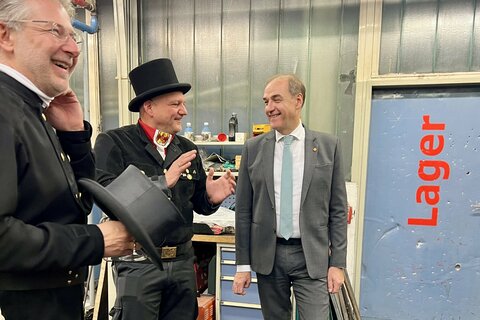 Landesrat Dr. Leonhard Schneemann bei der Eröffnung des neuen Aus- und Weiterbildungszentrums in Mattersburg.