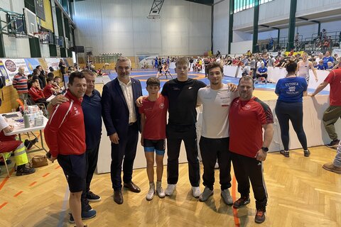 Mario Schindler, Bernd Talos, Landesrat Heinrich Dorner, Sebastian Bock, Niklas Öhlerer, Christopher Szentkiralyi und Marc Bock.