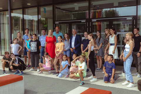 Landesrätin Mag. (FH) Daniela Winkler besuchte das Lern- & Feriencamp in Oberwart.