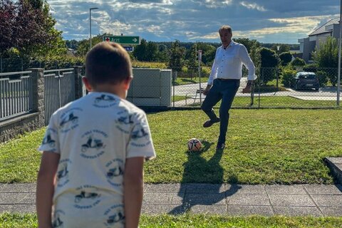 Landesrat Dr. Leonhard Schneemann: „Ein sozialpolitischer Meilenstein macht Pflegeeltern zu gleichwertigen Partnern im Kinderschutz“.