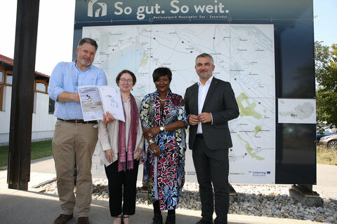 Nationalpark-Direktor Johannes Ehrenfeldner, Flore Lafaye De Micheaux (Senior Advisor für Europa von RAMSAR), die Generalsekretärin der RAMSAR-Konvention Musonda Mumba und Infrastrukturlandesrat Heinrich Dorner