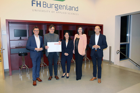 Gruppenbild mit Kursteilnehmer*innen des Bezirkes Jennersdorf: Erich Trummer, Christian Schaberl, Bettina Frank, Landeshauptmannstellvertreterin Astrid Eisenkopf und Leo Radakovits.