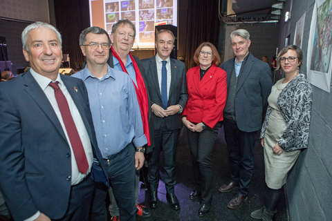Landesrat Dr. Leonhard Schneemann (Mitte) vor den offiziellen Ansprachen im Offenen Haus Oberwart.