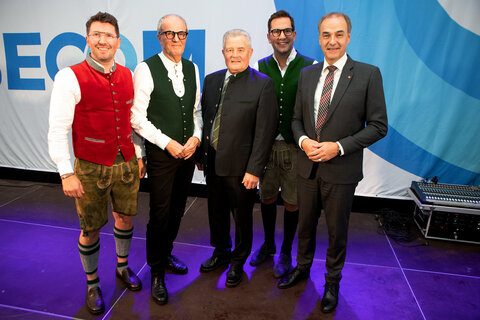DI Roman Bock, MSc, Kammerrat Ing. Johann Bock, Kommerzialrat und ehemaliger BECOM-Geschäftsführer Mag. Franz Klein, Mag. Johannes Bock und Wirtschaftslandesrat Dr. Leonhard Schneemann (v.l.).