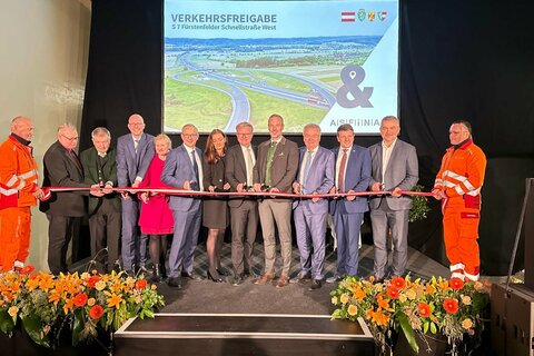 DI Andreas Fromm, Geschäftsführer Asfinag, DI Alexander Walcher, Geschäftsführer Asfinag, LAbg. Verena Dunst, Landeshauptmann Stv. (Stmk.) Anton Lang, Mag. Christopher Drexler, Landeshauptmann Steiermark, Asfinag-Vorstand Hartwig Hufnagl, Baulandesrat Mag. Heinrich Dorner, Labg. Wolfgang Sodl und Franz Jost, Bürgermeister Fürstenfeld.