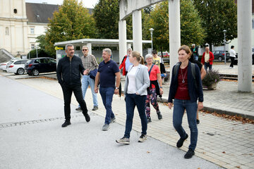 Landesrat Mag. Heinrich Dorner spazierte mit der Bevölkerung anlässlich der Ge(H)spräche durch Lockenhaus.