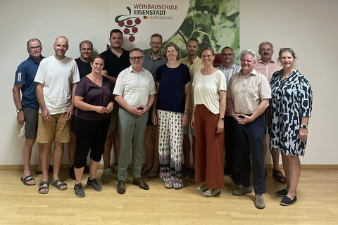 Landeshauptmann-Stellvertreterin Anja Haider-Wallner (vorne 3. v.r.) bei der Kick-off-Veranstaltung der Landwirtschaftlichen Fachschule Eisenstadt.