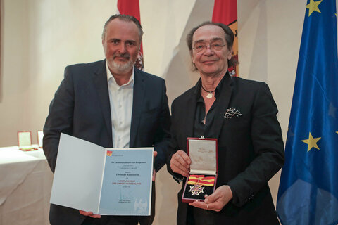 Landeshauptmann Hans Peter Doskozil mit Christian Kolonovits, der im Jahr 2023 das Komturkreuz das Komturkreuz des Landes Burgenland erhielt.