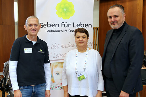Walter Brenner und Ärztin Barbara Pelzmann vom Verein „Geben für Leben – Leukämiehilfe Österreich“, LH Hans Peter Doskozil (v.l.).