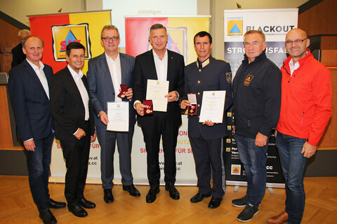 Landesrat Christian Illedits und Landeshauptmann-Stv. Tschürtz gratulierten Präsident Bgm. Erwin Preiner und den weiteren Mitgliedern des Präsidiums zur Wahl und den Geehrten zur Auszeichnung