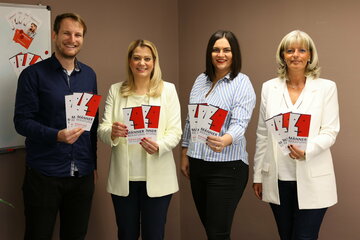 Landesrätin Mag.a (FH) Daniela Winkler, Landeshauptmann-Stellvertreterin Mag.a Astrid Eisenkopf und Bürgermeisterin, Landtagsabgeordnete Elisabeth Böhm (v.l.) besuchten die Männerberatungsstelle Neusiedl am See mit Moritz Theuretzbacher (l.) an der Spitze.