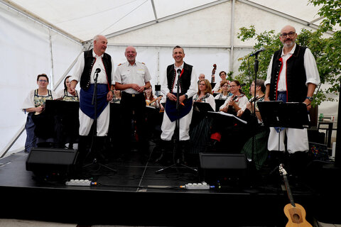 Besucherinnen und Besucher beim Tag der offenen Tür in Eisenstadt.