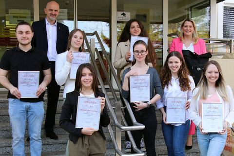 Die Preiseträger des Redewettbewerbs in den burgenländischen Schulen