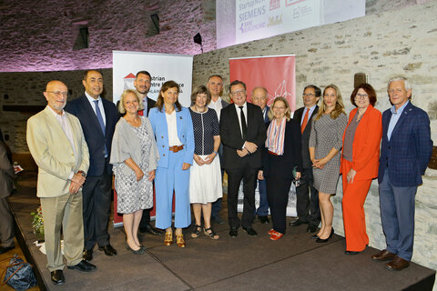 Vorstands- und Präsidiumsmitglieder des Austrian Centre for Peace