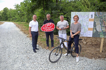 Bürgermeister Mag. Markus Szelinger, Landesrat Mag. Heinrich Dorner, WHR DI Josef Wagner (Vorstand Gruppe 4, Land Burgenland) und DI Christine Zopf-Renner (Leiterin der Mobilitätszentrale Burgenland).