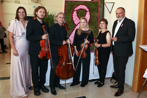 Musikalisch begleitet wurde die Matinee vom Streichquartett des Landesorchesters Burgenland: Die Musikerinnen des Streichquartetts Cornelia Löscher-Gradwohl (Violine), Barbara Klebel-Vock (Violine) Valerii Mirzoian Vla (Viola) und Hanns Gradwohl (Violoncello) mit Landeshauptmann Hans Peter Doskozil und Landtagspräsidentin Astrid Eisenkopf