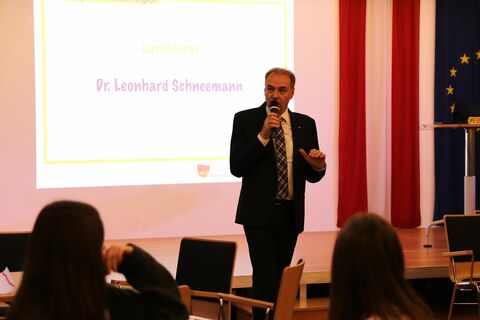 Landesrat Leonhard Schneemann bei der Eröffnung der Veranstaltung.