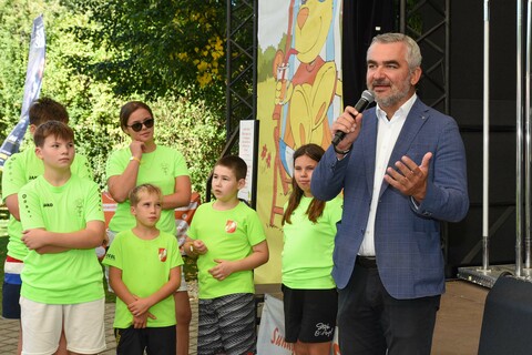 Landesrat Heinrich Dorner beim Startschuss für die Aktion „We are Heroes“