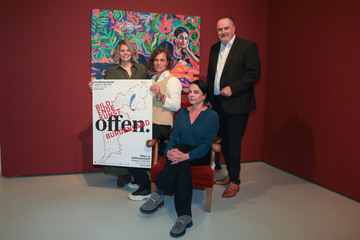 Mag. a Birgit Sauer, Umsetzung des Projekts „offen.“, Mag.a Claudia Priber, Geschäftsführerin der KBB – Kultur-Betriebe-Burgenland GmbH, Saša Makarová, Künstlerin, und Landeshauptmann Hans Peter Doskozil in der Ausstellung in der Landesgalerie Burgenland „Saša Makarová. Malerin“