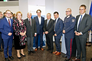 Vizebgm. Istvan Deli, LT-Präs.in Verena Dunst, Justizminister Clemens Jabloner, Harald Lipphart-Kirchmeir, Karl Mitterhöfer, Präs. d. Landesgerichtes Eisenstadt, LR Christian Illedits, Generaldirektor für Strafvollzug Friedrich Koenig, Leitender Staatsanwalt Erich Mayer