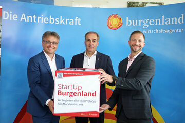 Wirtschaftslandesrat Dr. Leonhard Schneemann (Mitte) präsentierte gemeinsam mit Geschäftsführer Mag. Michael Gerbavsits (l.) und Mag. Martin Trink (r.) von der Wirtschaftsagentur Burgenland die neue Ausrollungsphase der StartUps im Burgenland.