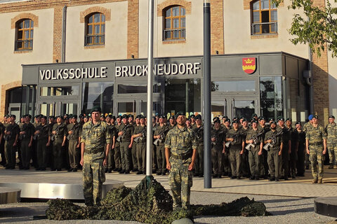In Bruckneudorf wurden am Freitag 150 Soldatinnen und Soldaten des Bundesheeres angelobt.