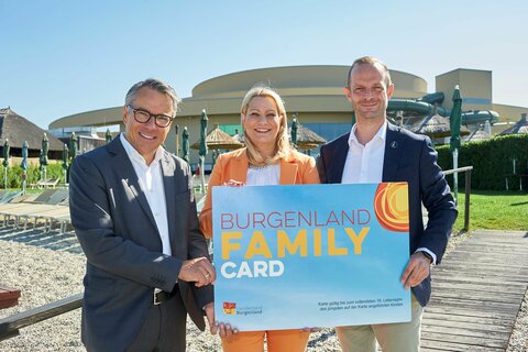GF St. Martins Therme Klaus Hofmann, Bildungslandesrätin Daniela Winkler und General Manager Martin Adelwöhrer.