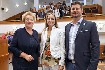 Landtagspräsidentin Verena Dunst, mit Mag. Christian Pfeiffer, Forschung Burgenland, und Politikwissenschaftlerin Mag. Dr. Tamara Ehs, Universität Wien und Vorsitzende des Think & Action Tanks IG Demokratie