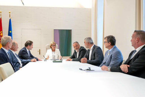 Der Niederösterreichische Umweltanwalt Thomas Hansmann, Bundesminister Norbert Totschnig, Niederösterreichs Landeshauptfrau Johanna Mikl-Leitner, Landeshauptmann Hans Peter Doskozil und Landesrat Heinrich Dorner.