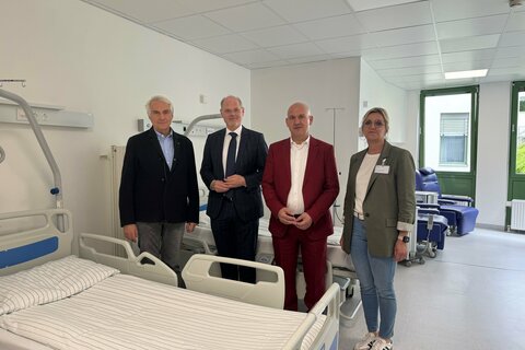 Stephan Kriwanek (medizinischer Geschäftsführer Gesundheit Burgenland), Franz Öller (kaufmännischer Geschäftsführer Gesundheit Burgenland), Markus Malits (kaufmännischerDirektor Klinik Güssing) und Pflegedirektorin Bianca Puntigam (v.l.).
