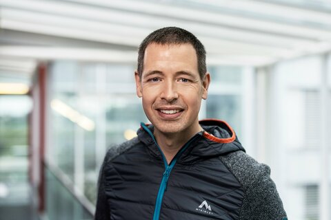 Porträtaufnahme Intersport Austria Geschäftsführer Thorsten Schmitz.