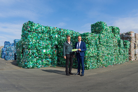 Landesrat Dr. Leonhard Schneemann besuchte PET to PET Recycling in Müllendorf.