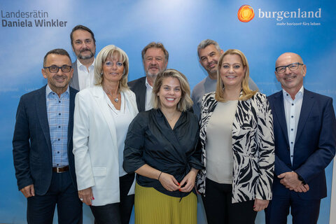 Gerald Pangl, Bernhard Ozlsberger/Schatzmeister, Elisabeth Böhm/Vereinsmitglied Gemeindevertreter-Städtebund, Alfred Lehner/Vizepräsident, Claudia Priber/Präsidentin, Herbert Marhold/Vereinsmitglied Gemeindevertreter - GVV, Landesrätin Daniela Winkler, Gerhard Gutschik/Geschäftsführer Musikschulwerk