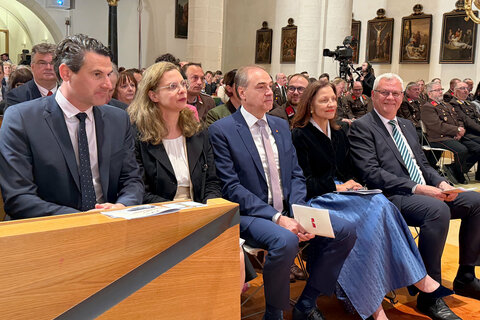 Abg. z. NR Christoph Zarits, LH-Stiv.in Anja Haider-Wallner, LR Dr. Leonhard Schneemann und Eisenstadts Bürgermeister LAbg. Mag. Thomas Steiner mit Gattin Andrea beim Festgottesdienst.