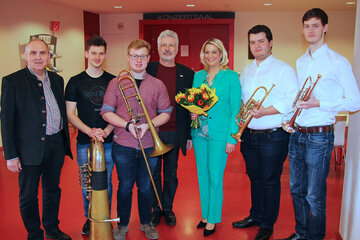 Landesrätin Mag.a (FH) Daniela Winkler wurde bei ihrem Antrittsbesuch im Joseph-Haydn-Konservatorium in Eisenstadt von Direktor Prof. Mag. Tibor Nemeth, Prof. Mag. Martin Bramböck, Leiter des Studiendekanats für Instrumentalstudien, und den StudentInnen in Empfang genommen