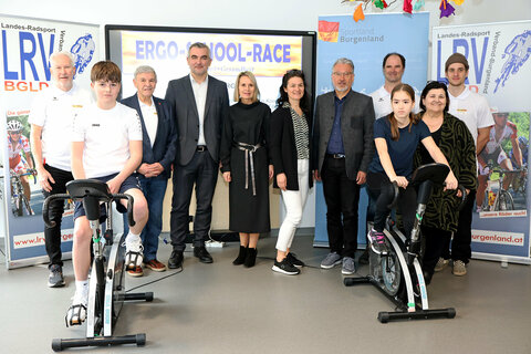 Start des ERGO SCHOOL RACE 2025 mit Sportlandesrat Heinrich Dorner