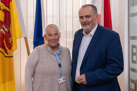 Landeshauptmann Hans Peter Doskozil und Andrea Kdolsky arbeiten intensiv bei der Entwicklung des geplanten Maggie’s Centre in Oberwart zusammen – hier bei einer Pressekonferenz 2025.