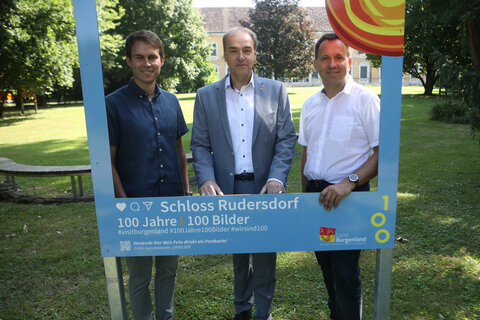 Landesrat Dr. Leonhard Schneemann (Mitte) mit Vizebürgermeister DI, BSc David Venus (l.) und Gemeindevorstand Thomas König