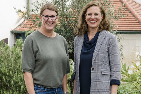 Hauptreferatsleiterin Barbara Weißeisen-Halwax und Landeshauptmann-Stellvertreterin Anja Haider-Wallner.