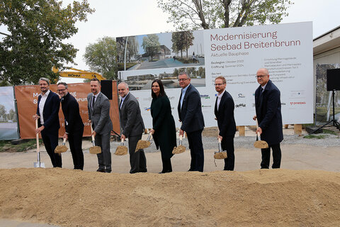 Mit dem Spatenstich wurde die Modernisierung des Seebad Breitenbrunn offiziell gestartet.