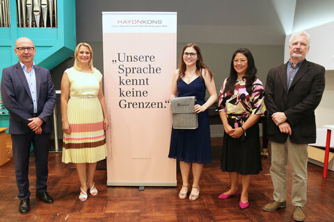 Stolz auf die „prima la musica 2021“-Bundessiegerin auf der Flöte, Hanna Gindl vom Institut Oberschützen/KUG Graz: Gerhard Gutschik, Landesmusikschulreferent, Landesrätin Mag.a (FH) Daniela Winkler, Hanna Gindl, Anna Maria Labra-Makk, Institut Oberschützen/KUG, Prof. Mag. Artd. Tibor Nemeth, Direktor JHK